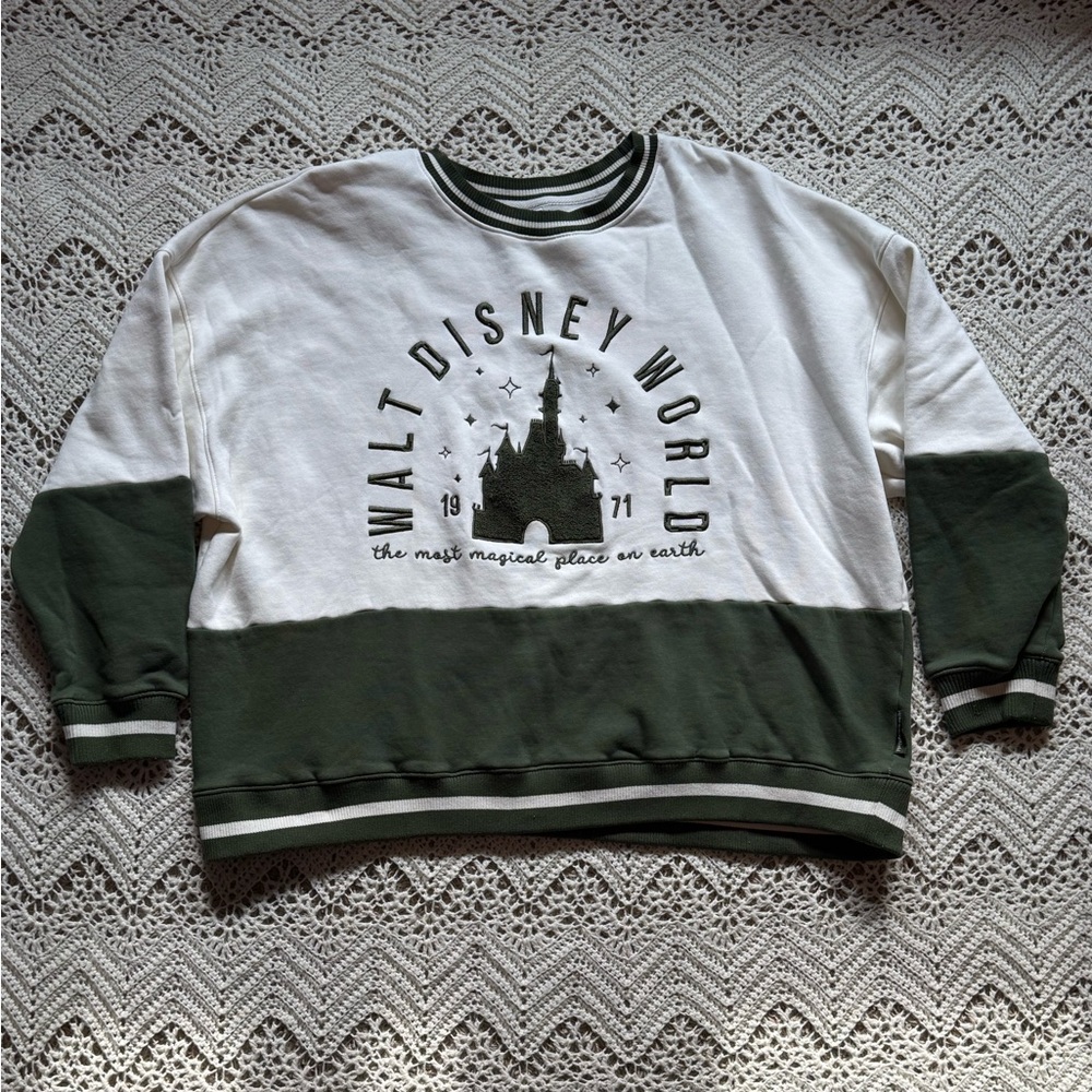 Disney Embroidered White and Green Castle Sweatshirt Walt Disney World Size XL